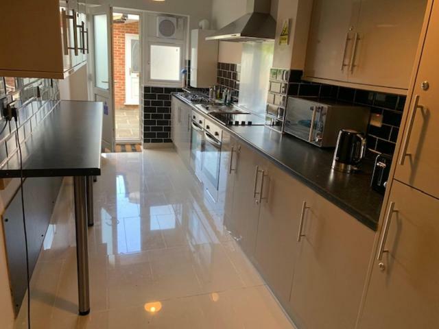 Serviced Accommodations Luton  Eksteriør bilde